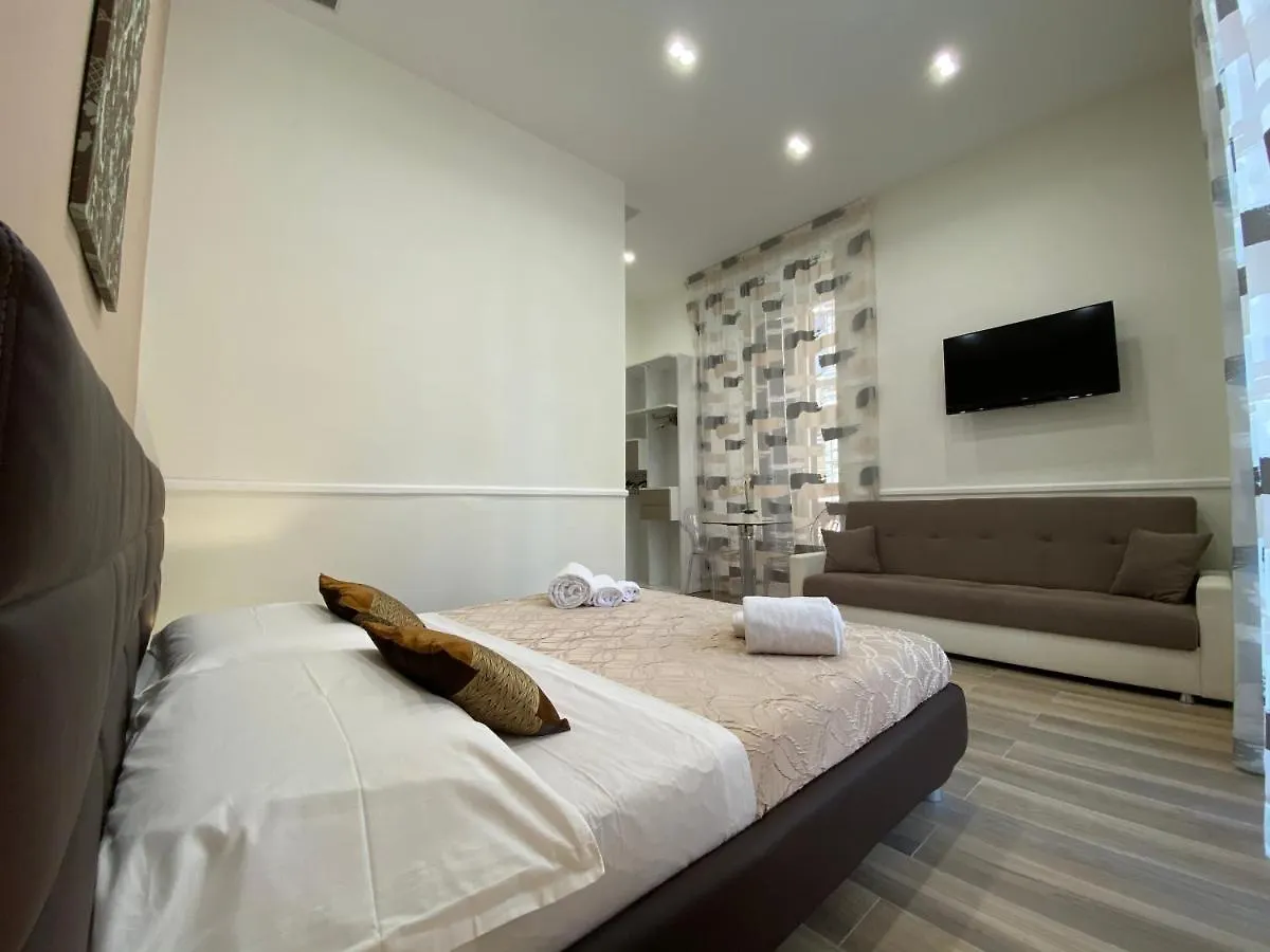 Sun Art Naples Rooms איטליה