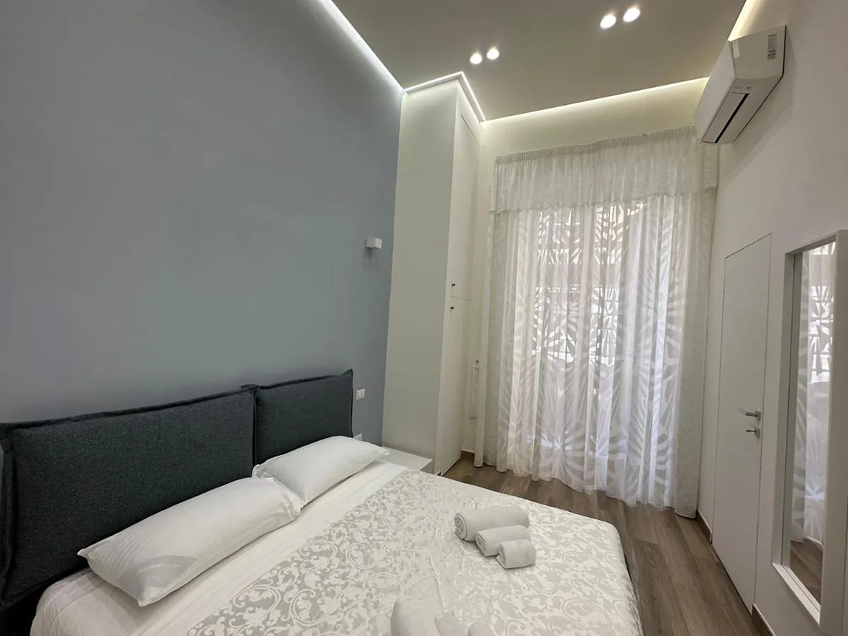 Sun Art Naples Rooms לינה וארוחת בוקר