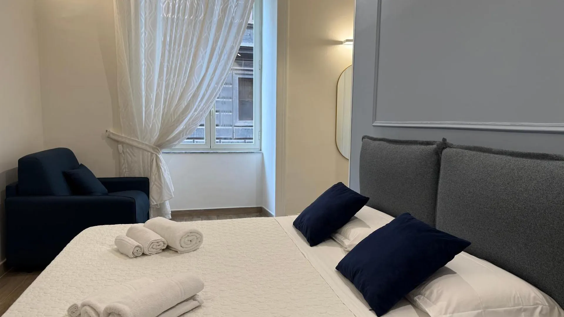 Sun Art Naples Rooms לינה וארוחת בוקר